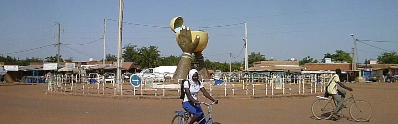 Rond-point de la ville de Kongoussi au Burkina Faso